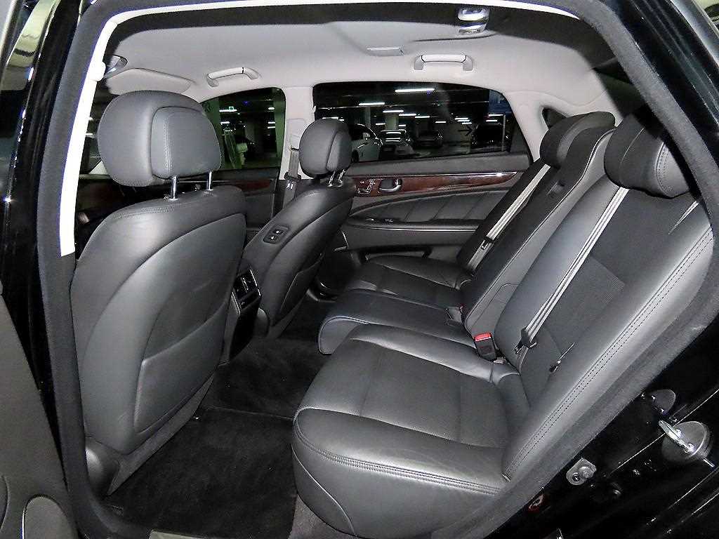 HYUNDAI Equus - Vista 7