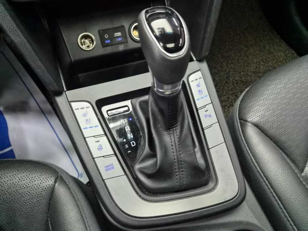 HYUNDAI Avante - Vista 12