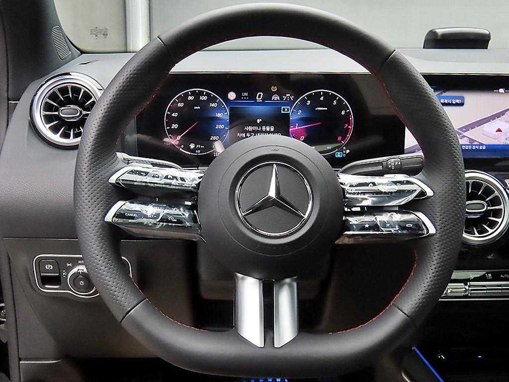 Mercedes Benz GLA Class - Vista 8