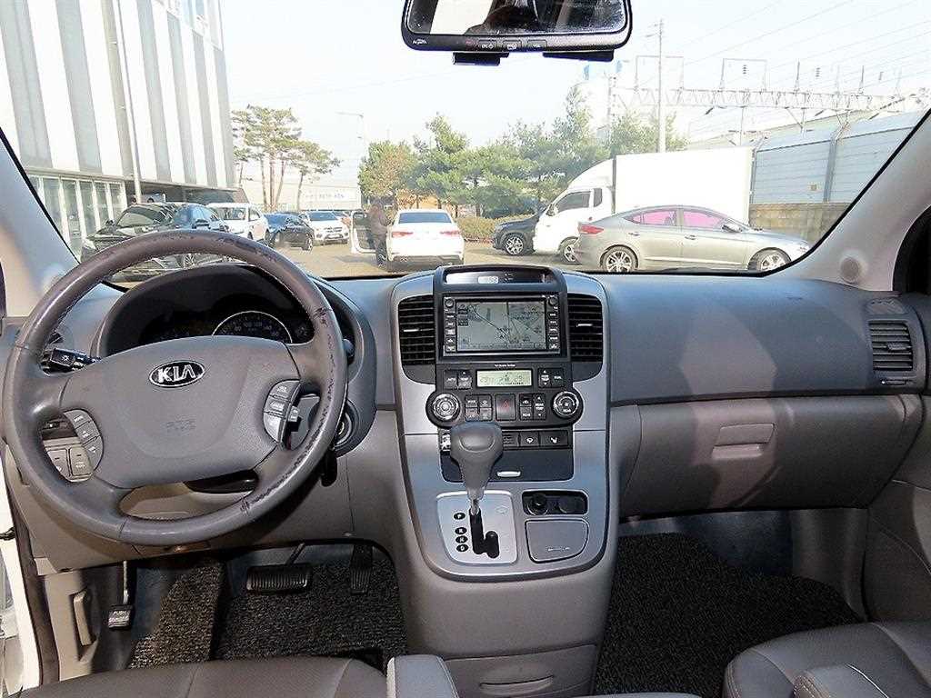 KIA Carnival - Vista 8