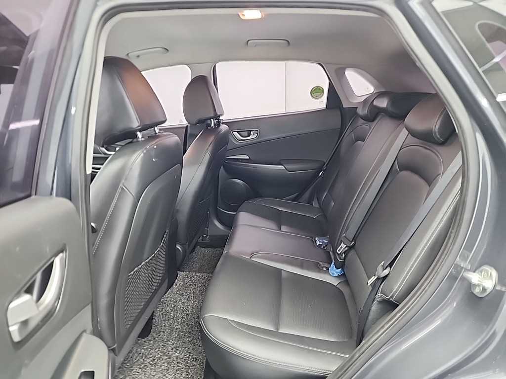 HYUNDAI Kona - Vista 12