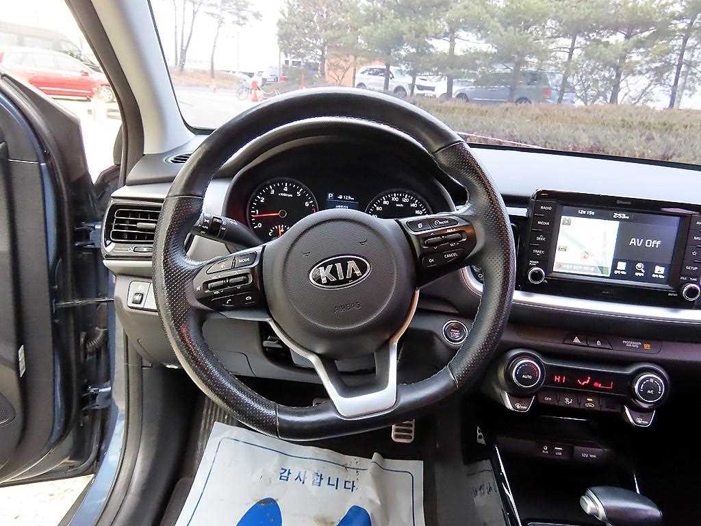 KIA Stonic - Vista 8