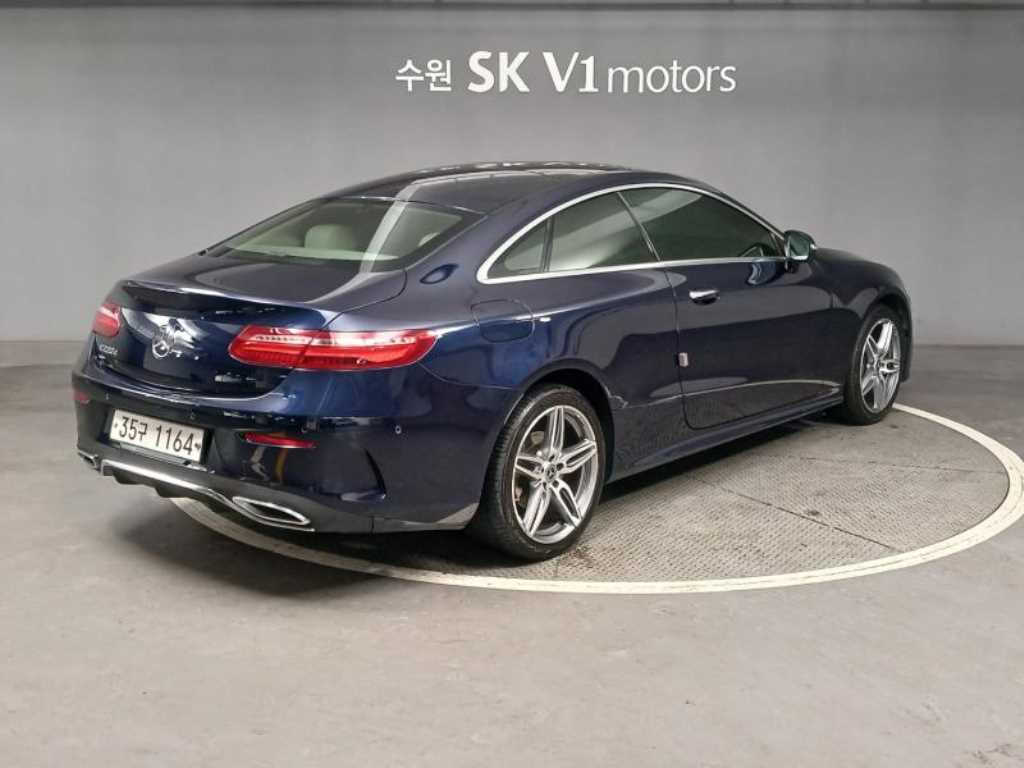 Mercedes Benz E class - Vista 4