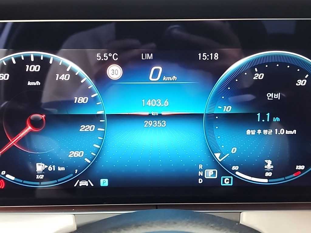 Mercedes Benz E class - Vista 7