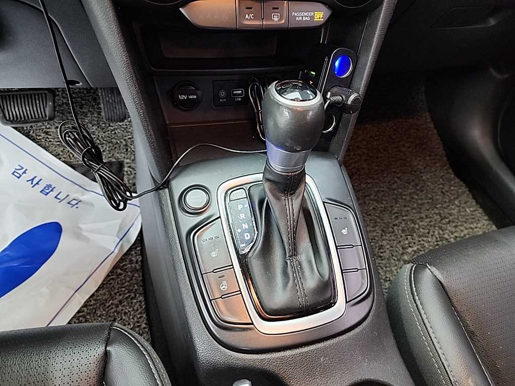 HYUNDAI Kona - Vista 8