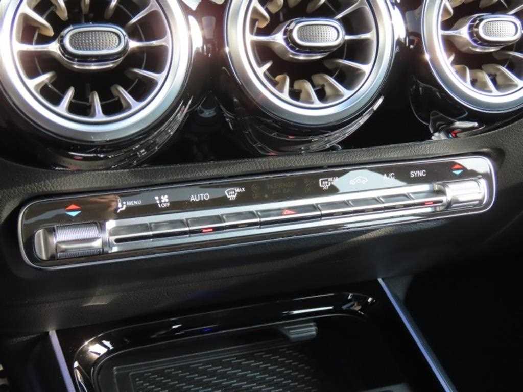 Mercedes Benz GLA Class - Vista 8