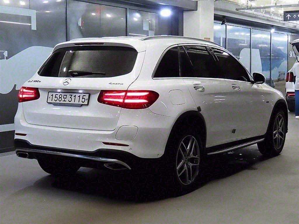 Mercedes Benz GLC Class - Vista 4