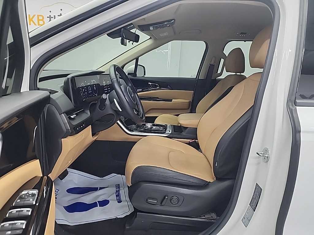 KIA Carnival - Vista 11