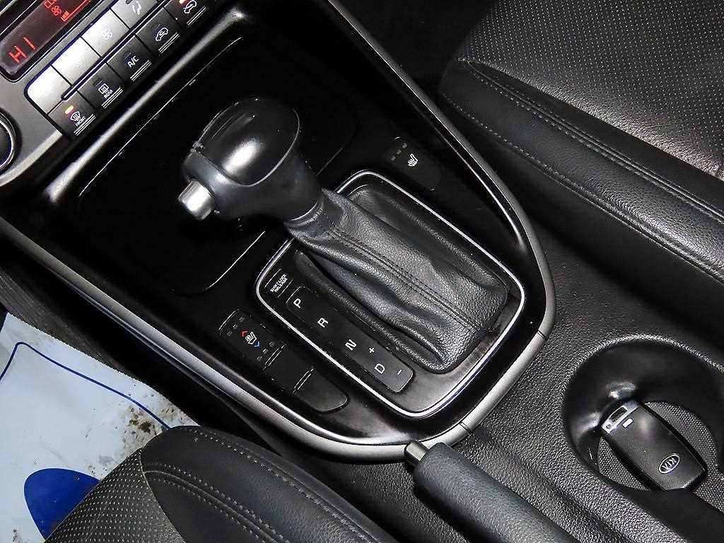 KIA Carens - Vista 12