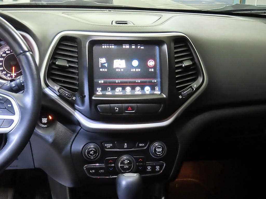 Jeep Cherokee - Vista 11