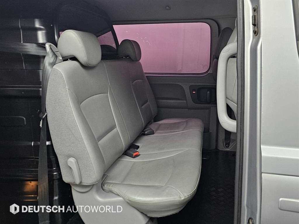 HYUNDAI Starex - Vista 12