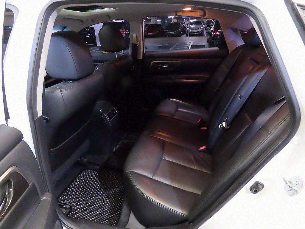 Nissan Altima - Vista 7