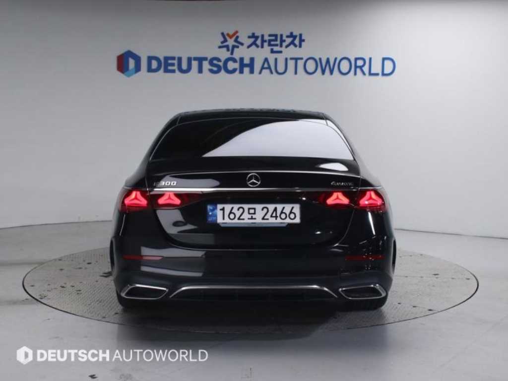 Mercedes Benz E class - Vista 4