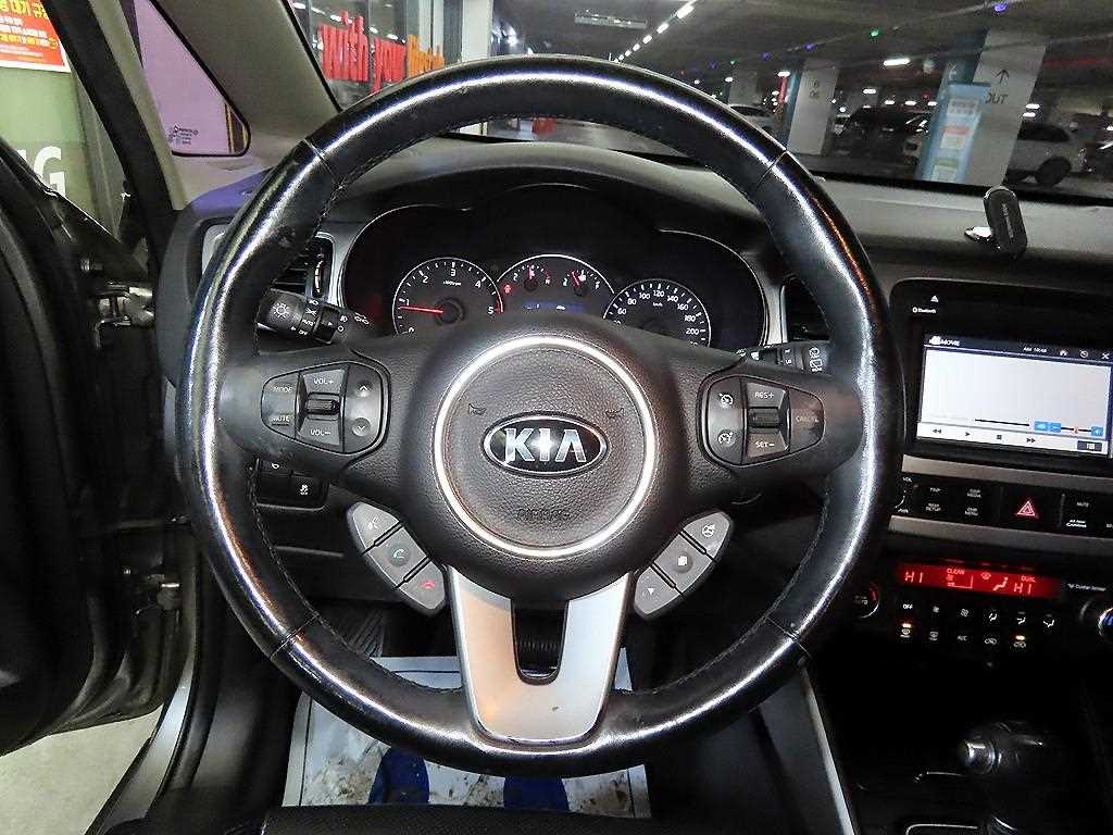 KIA Carens - Vista 8