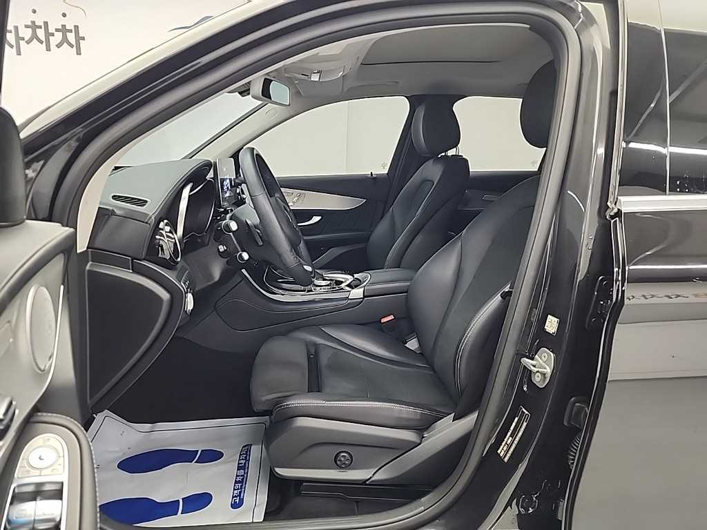 Mercedes Benz GLC Class - Vista 11