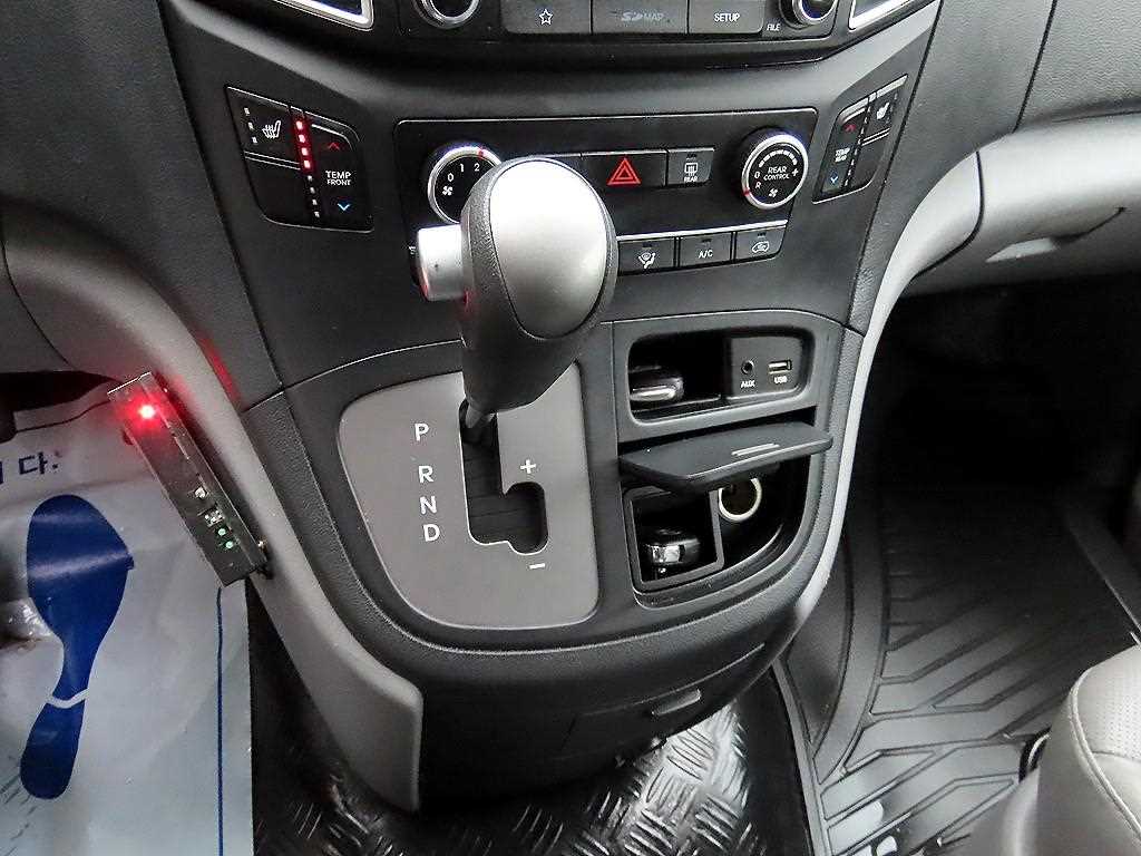 HYUNDAI Starex - Vista 11