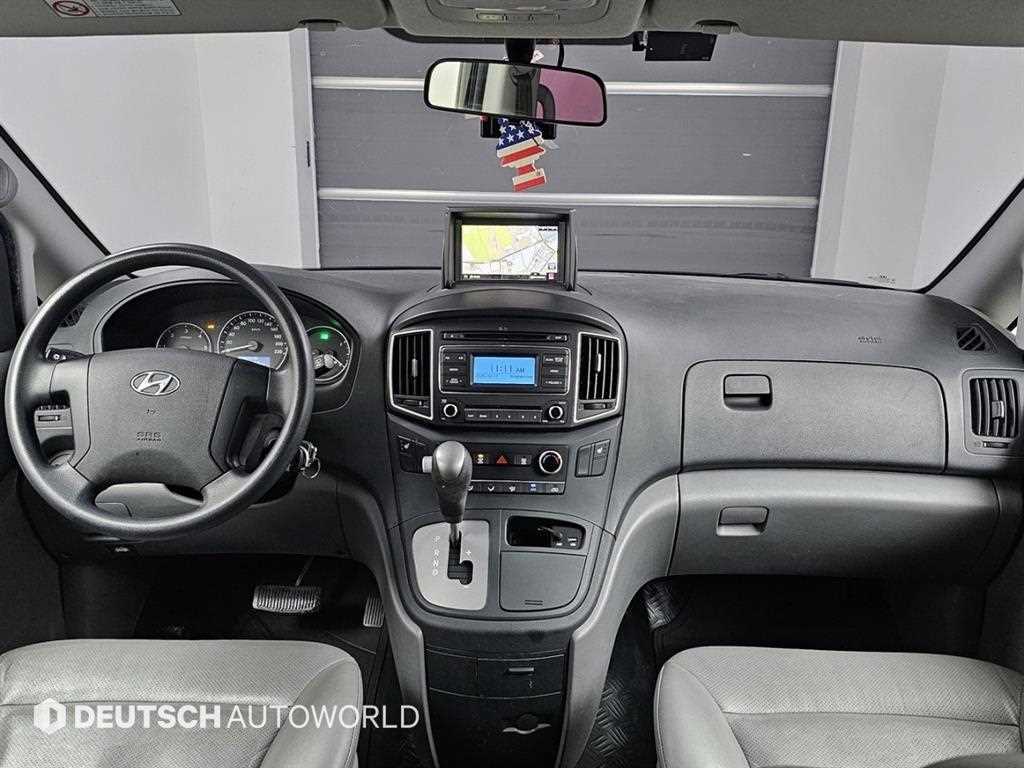 HYUNDAI Starex - Vista 7