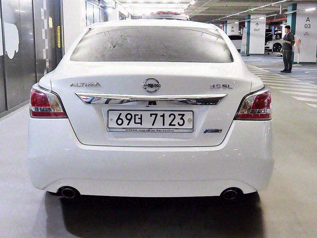 Nissan Altima - Vista 5