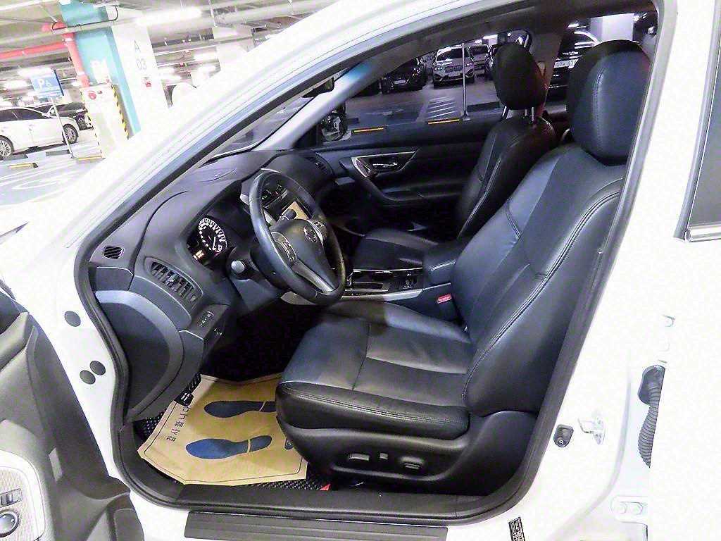 Nissan Altima - Vista 6