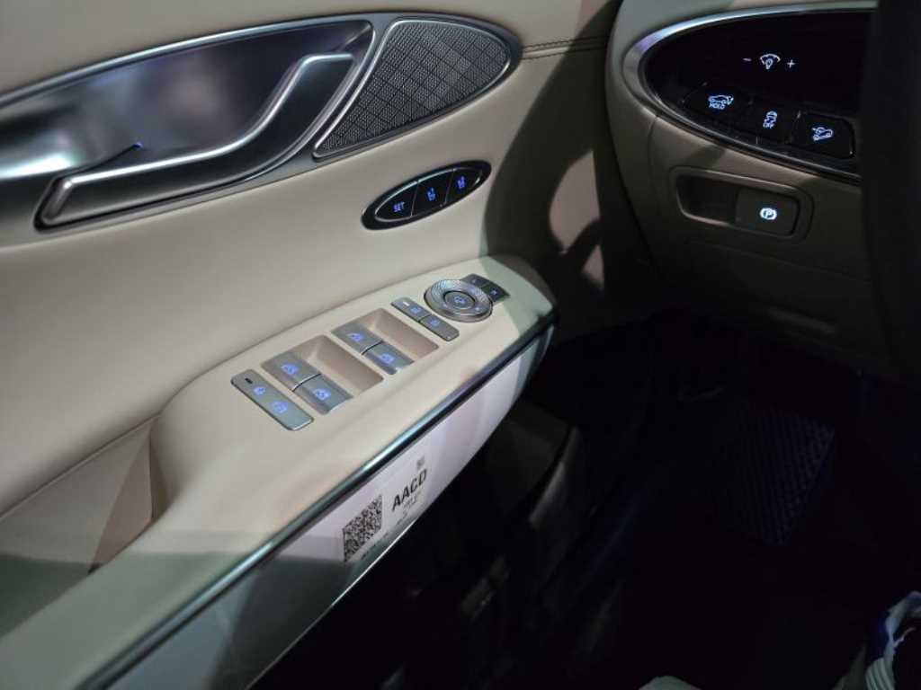 Genesis GV70 - Vista 11