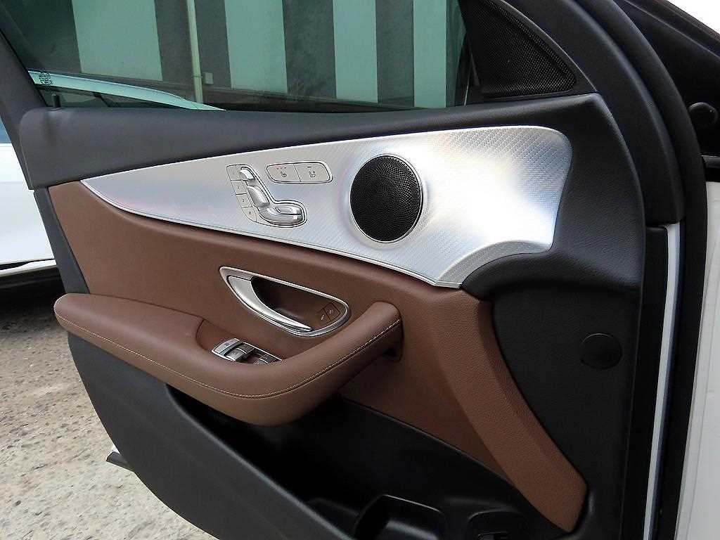 Mercedes Benz E class - Vista 11