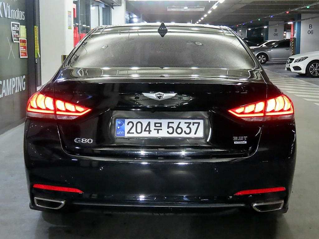 HYUNDAI Genesis - Vista 5