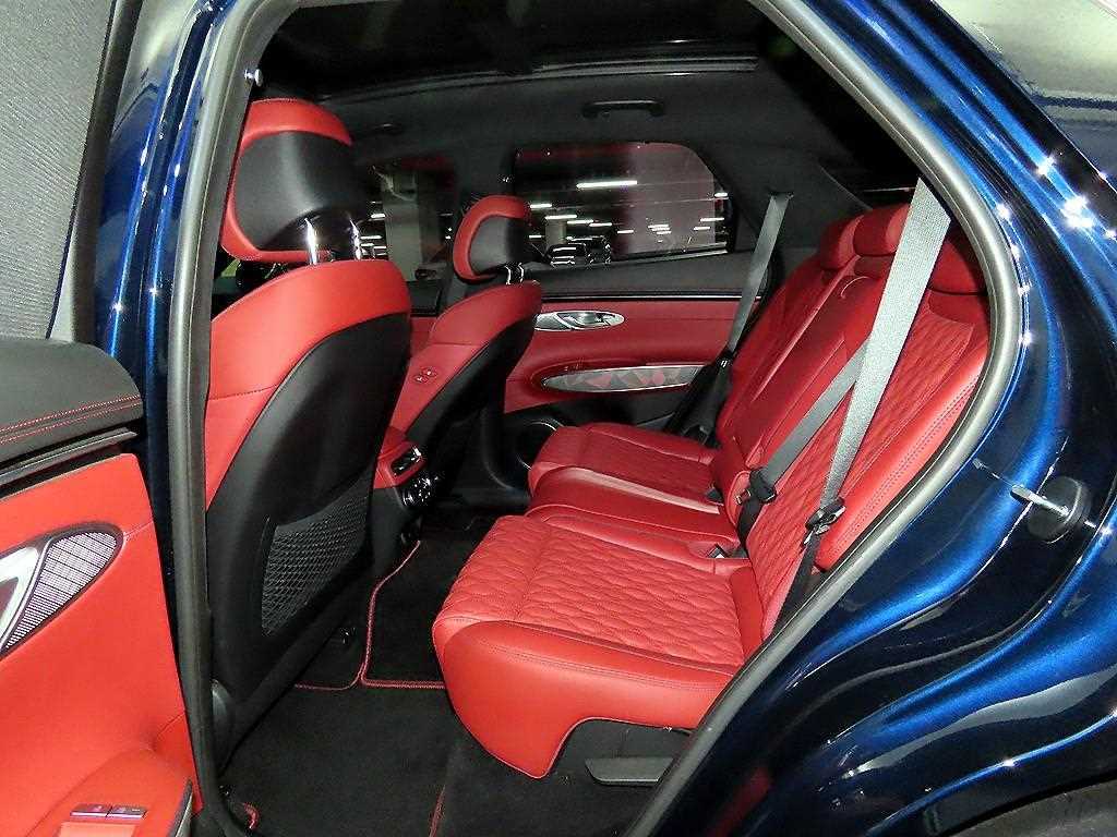 Genesis GV70 - Vista 7