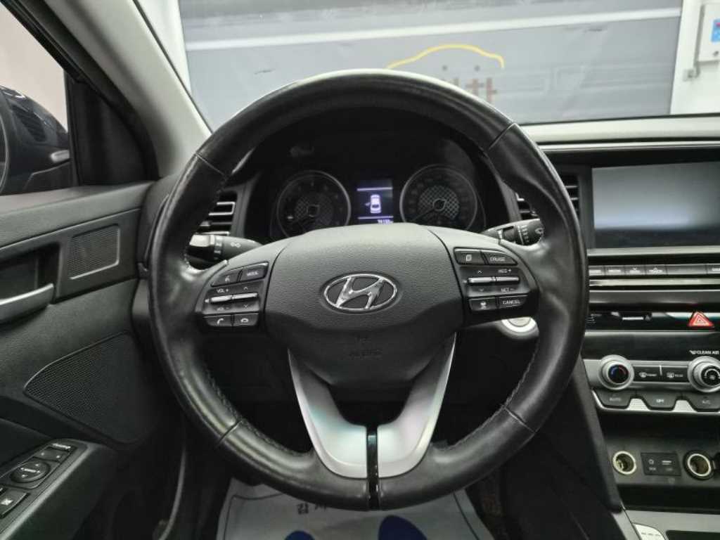 HYUNDAI Avante - Vista 11