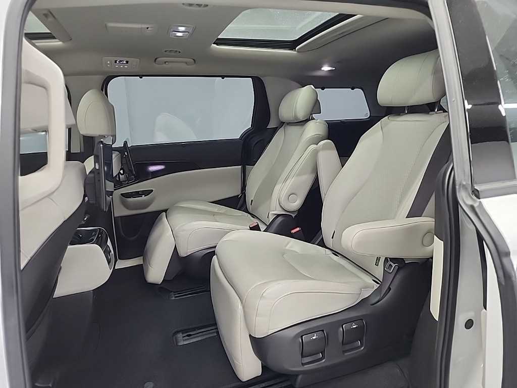 KIA Carnival - Vista 12