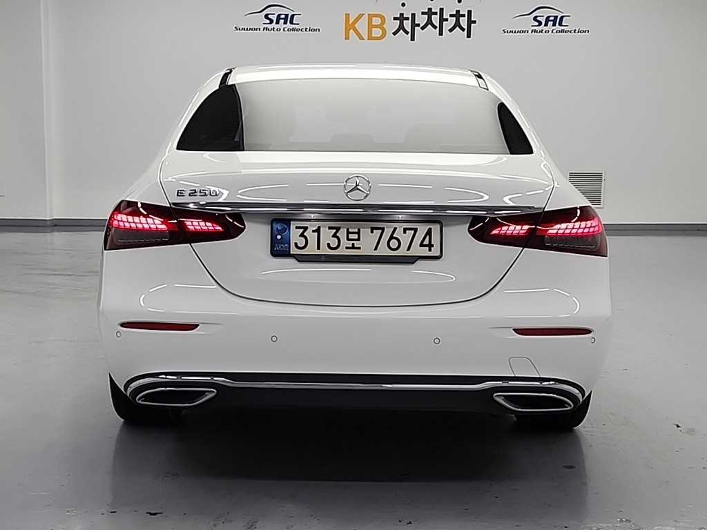 Mercedes Benz E class - Vista 4