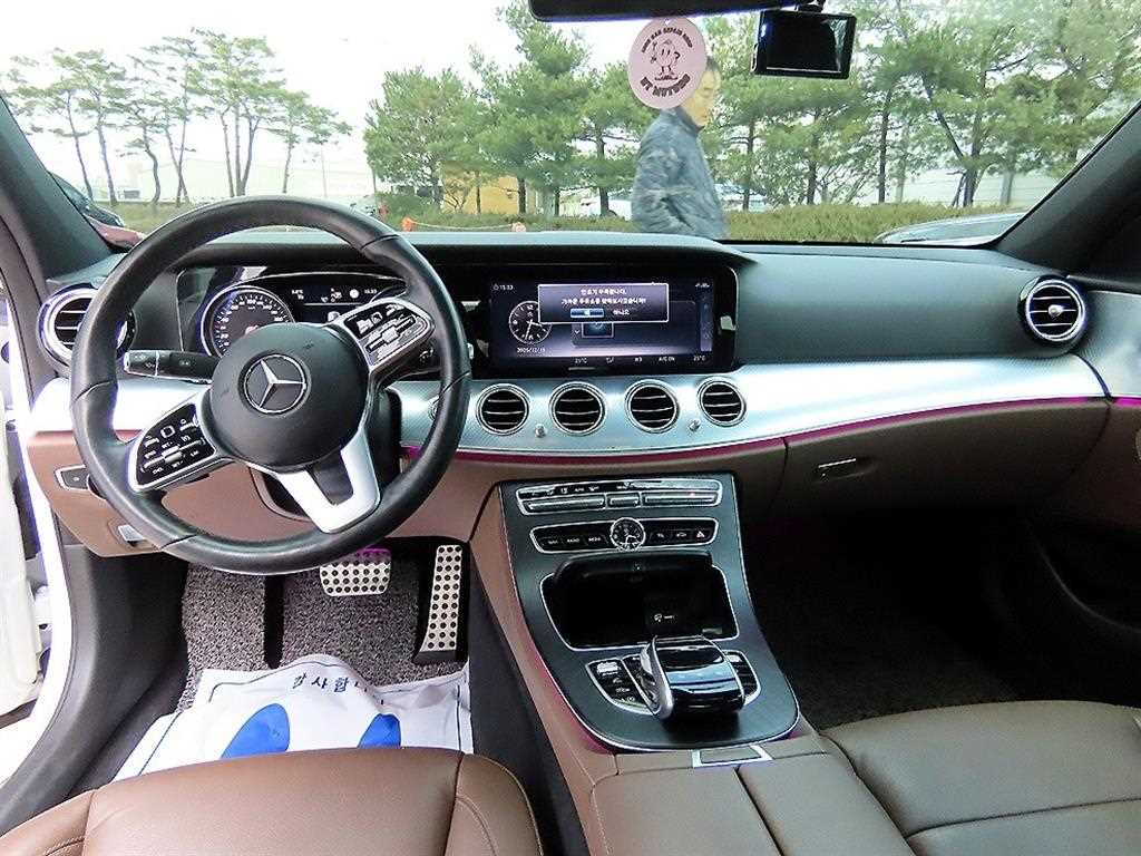 Mercedes Benz E class - Vista 7