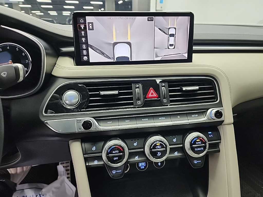 Genesis G70 - Vista 10