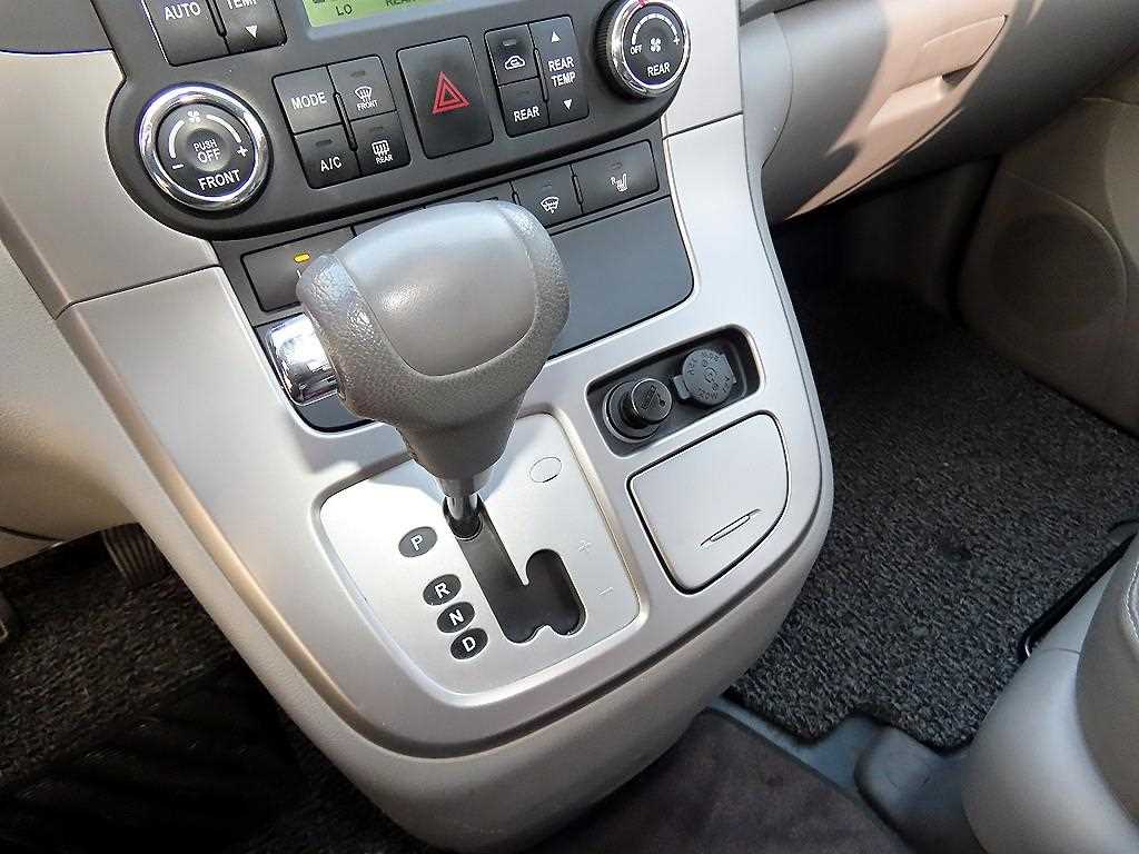 KIA Carnival - Vista 11