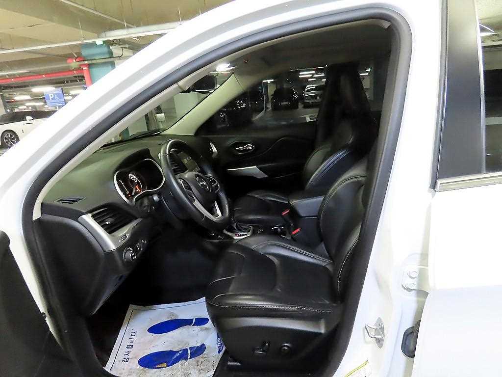 Jeep Cherokee - Vista 6