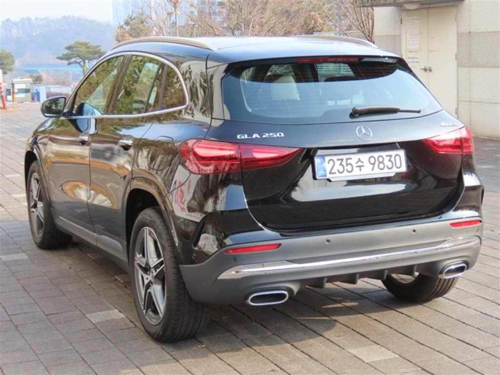 Mercedes Benz GLA Class - Vista 4