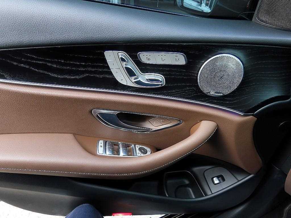 Mercedes Benz E class - Vista 12