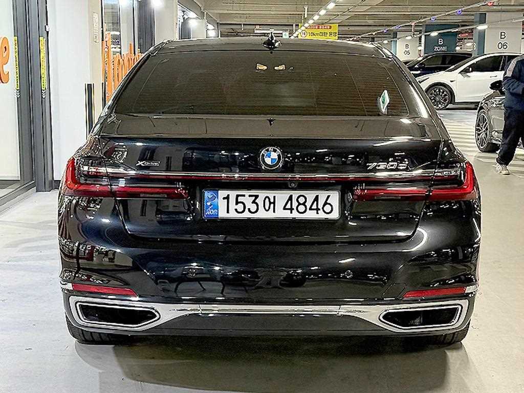 BMW 7 Series - Vista 5