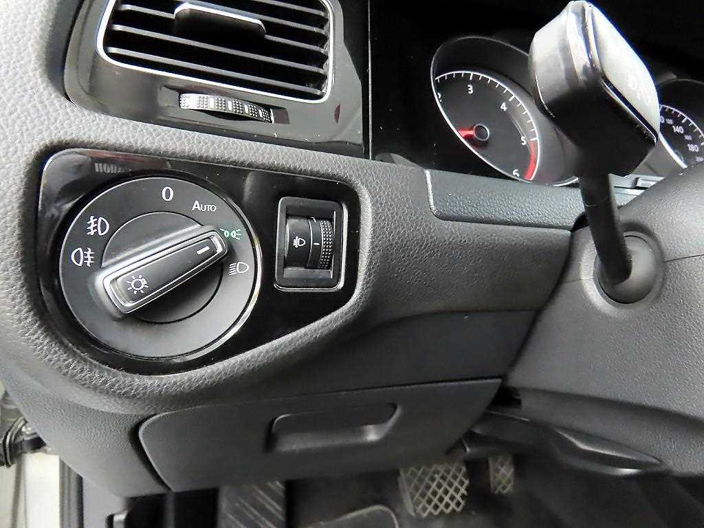 Volkswagen Golf - Vista 12