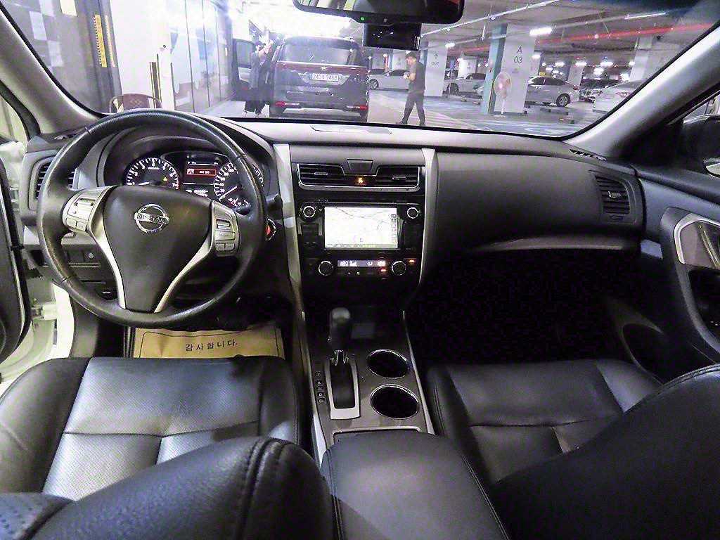 Nissan Altima - Vista 10