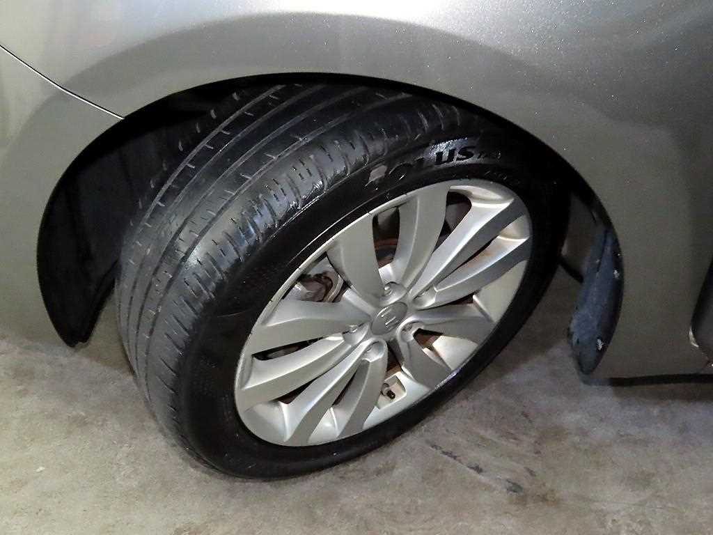 KIA Carens 2015 Gris - Importación desde Corea - HF Imports Iquique - Foto 20