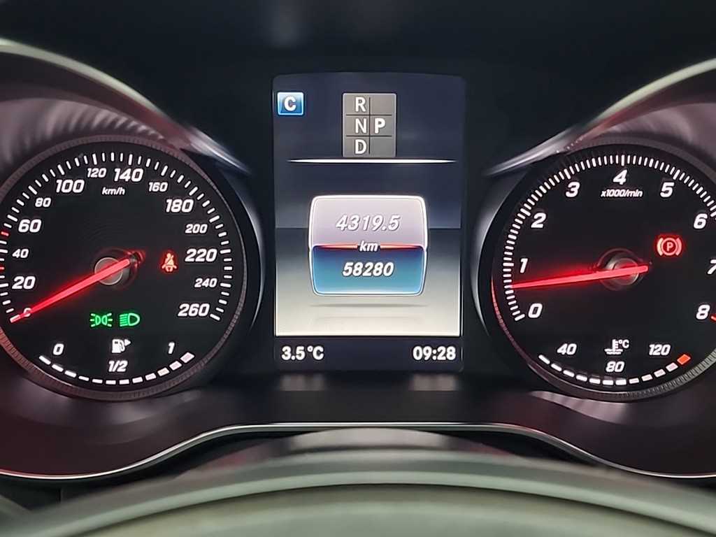 Mercedes Benz GLC Class - Vista 6