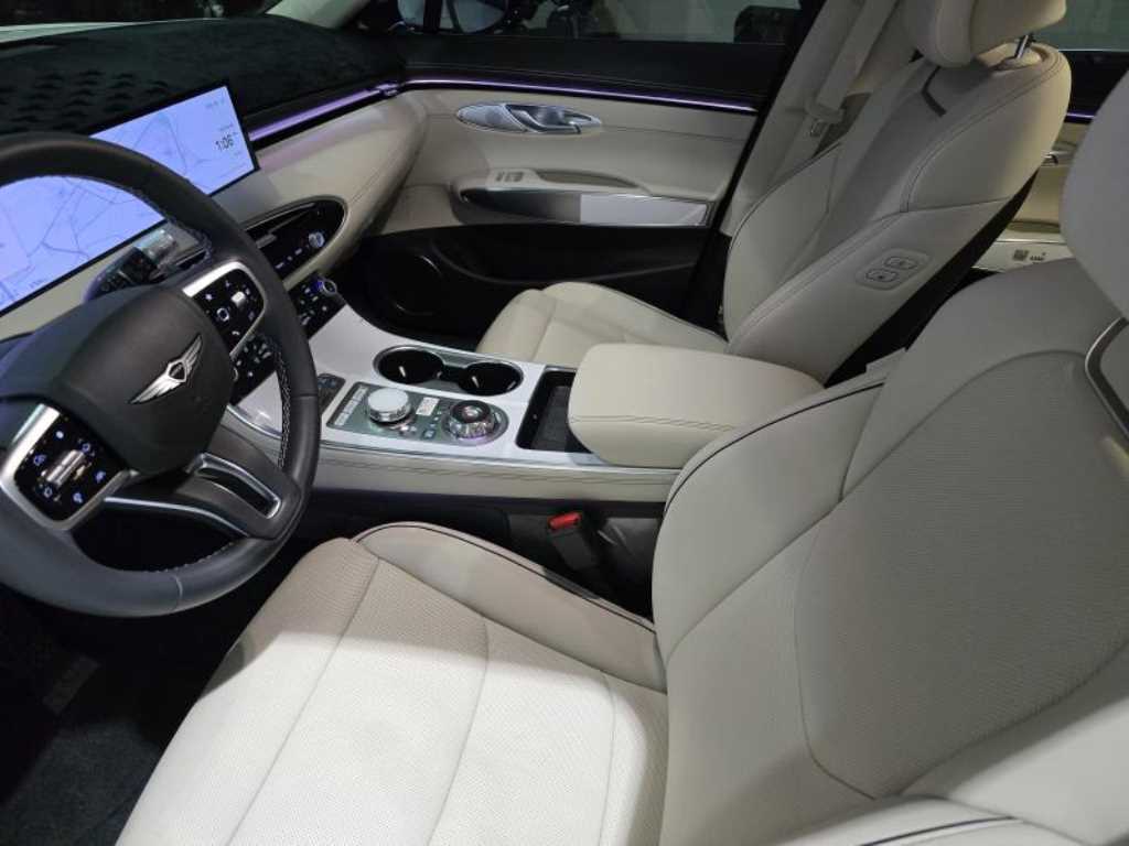 Genesis GV70 - Vista 6