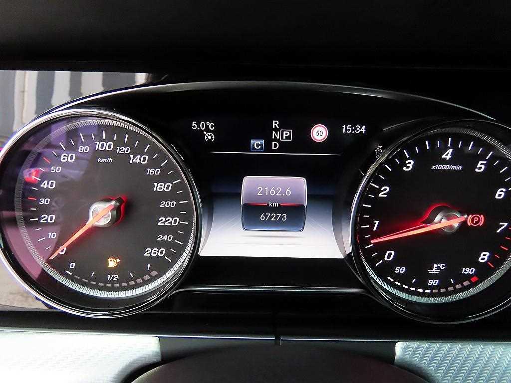 Mercedes Benz E class - Vista 9