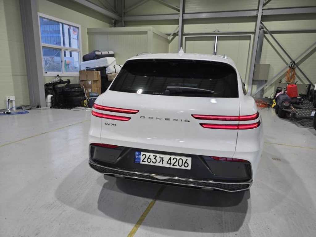Genesis GV70 - Vista 4