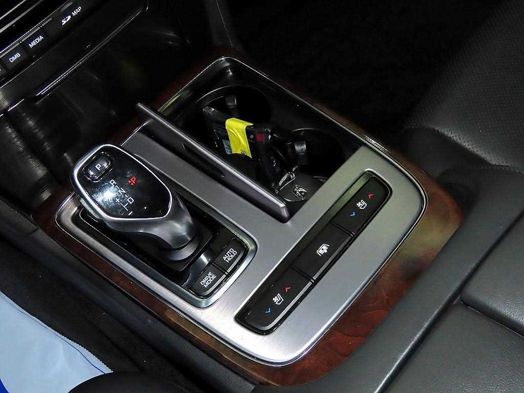 HYUNDAI Equus - Vista 12