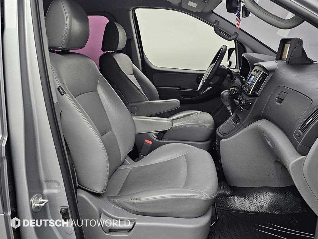 HYUNDAI Starex - Vista 10