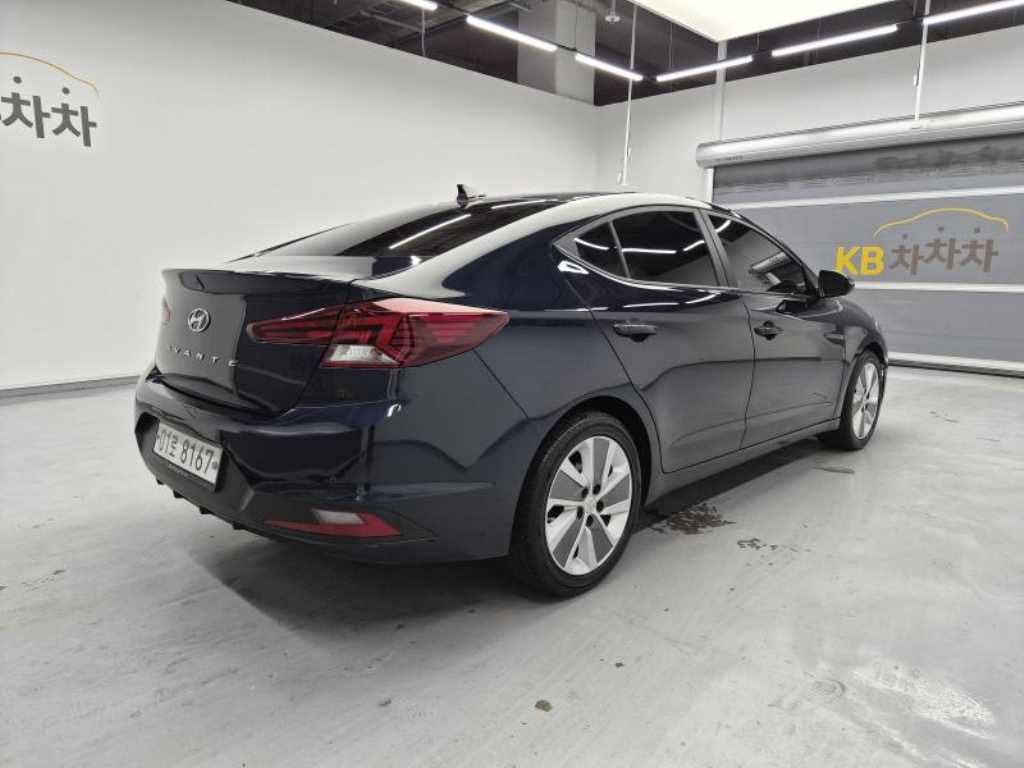 HYUNDAI Avante - Vista 4