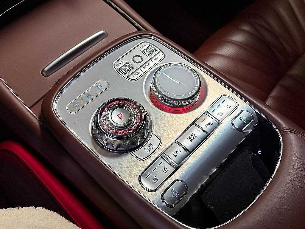 Genesis G90 - Vista 12