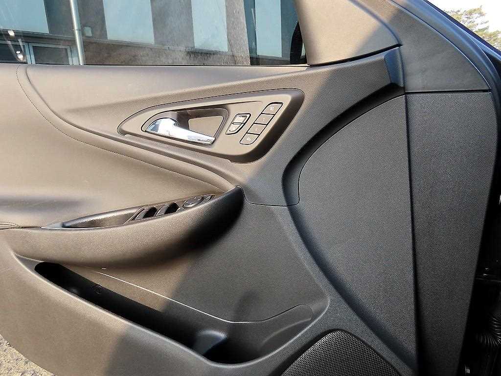 Chevrolet Malibu - Vista 11