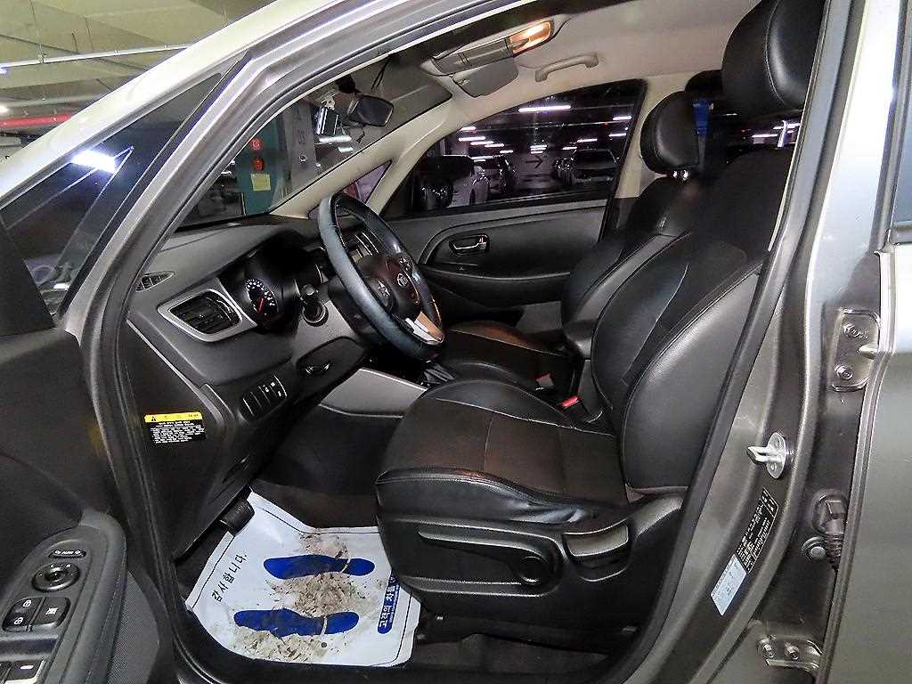 KIA Carens - Vista 6